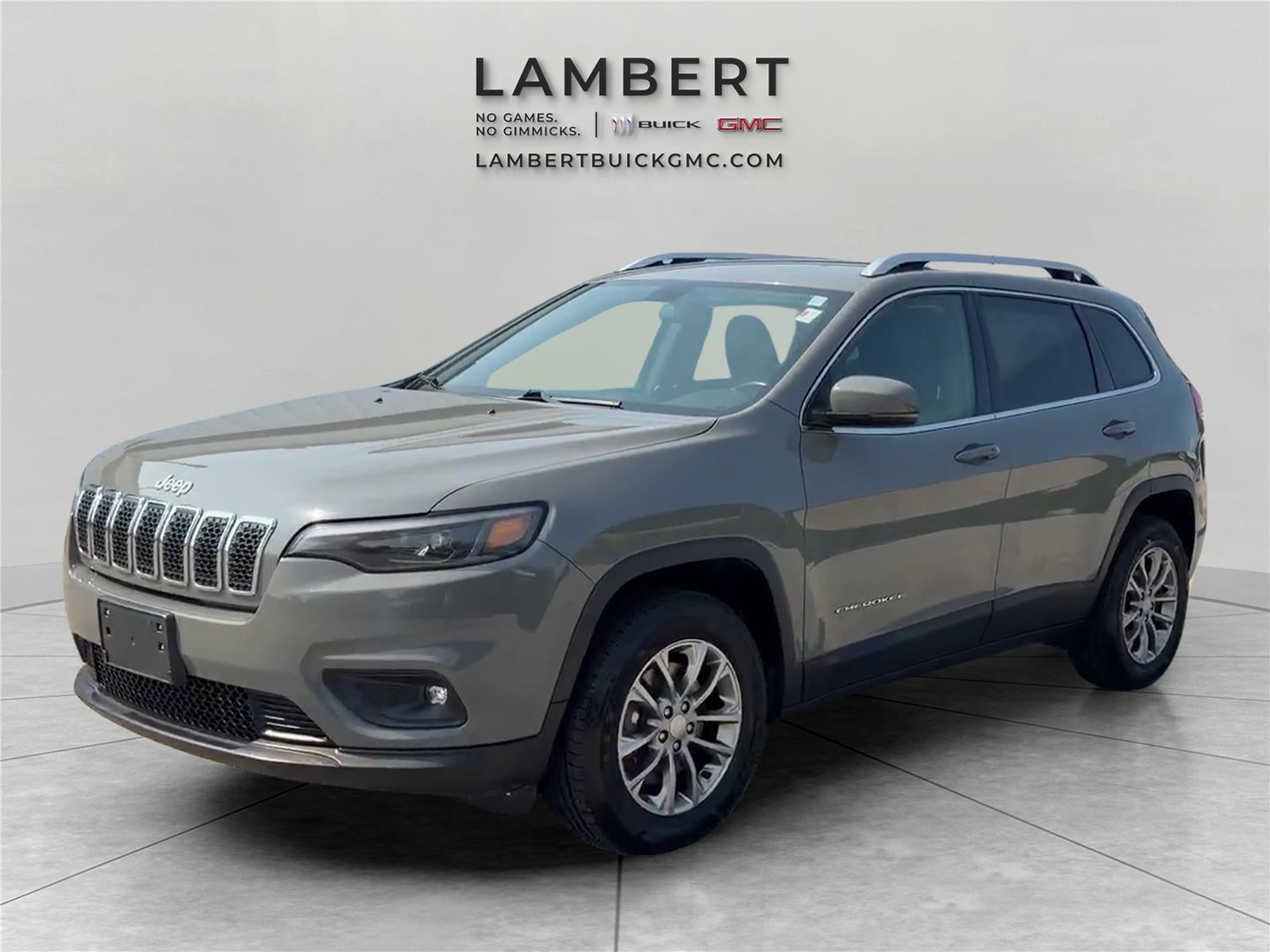 2019 Jeep Cherokee Latitude Plus in Sting-Gray Clearcoat — front three-quarter view
