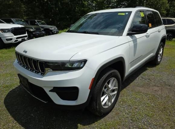 2023 Jeep Grand Cherokee Laredo in Bright White Cl — front three-quarter view